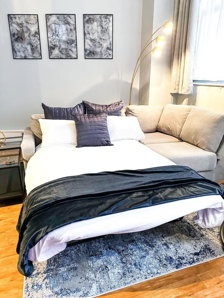 Huku Kwetu Nottingham - Crusader Mezzanine