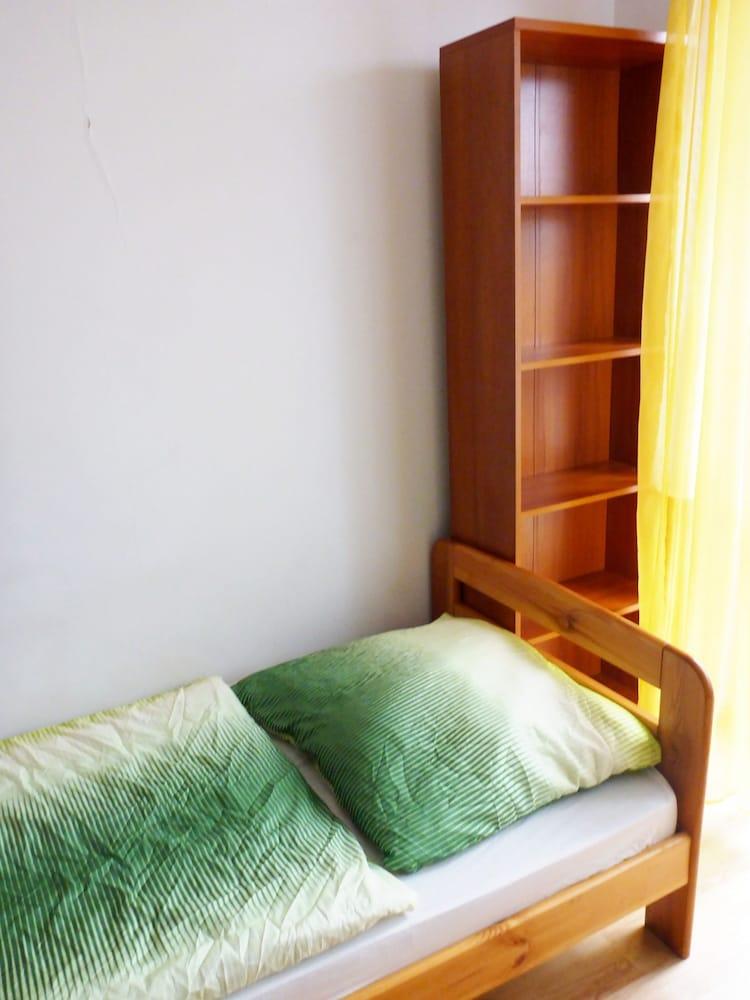 Folks Village Plowce House