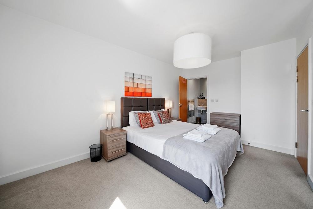 Kennet House Superior Serviced Apartment