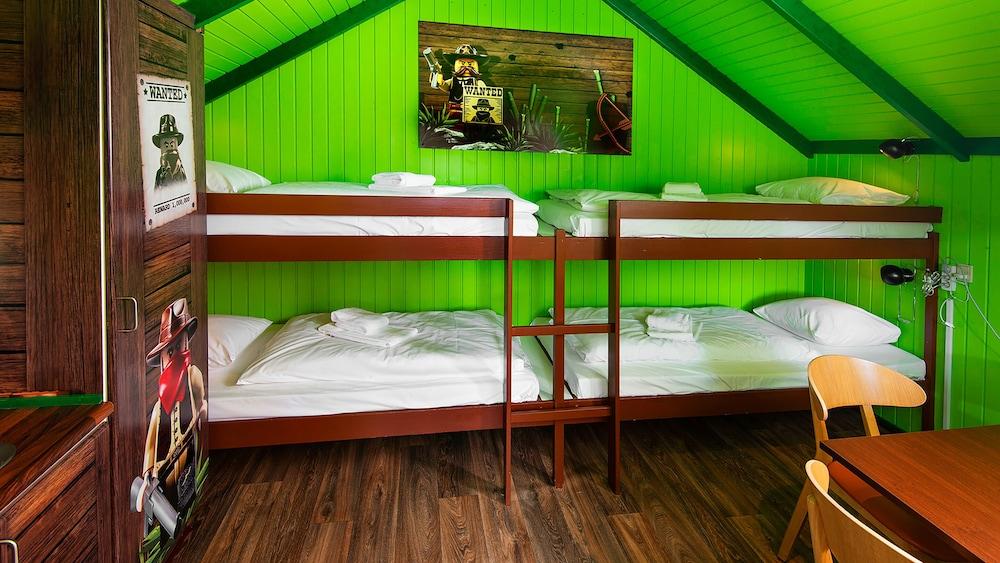 LEGOLAND Wilderness Barrels & Cabins