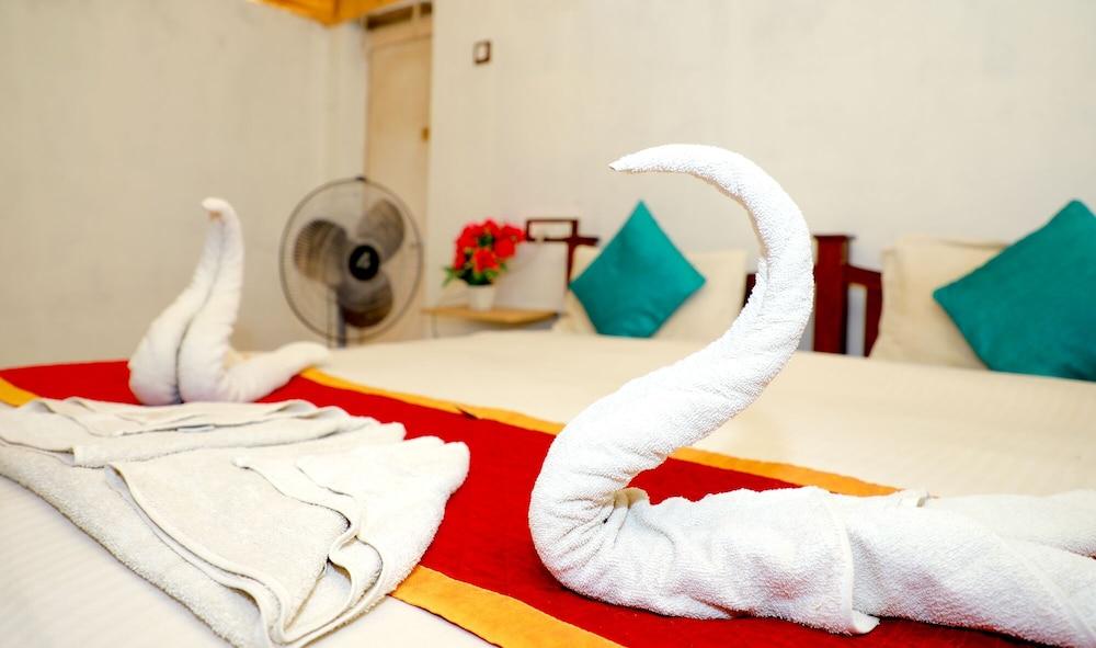 Sheesh Mahal Desert Camp