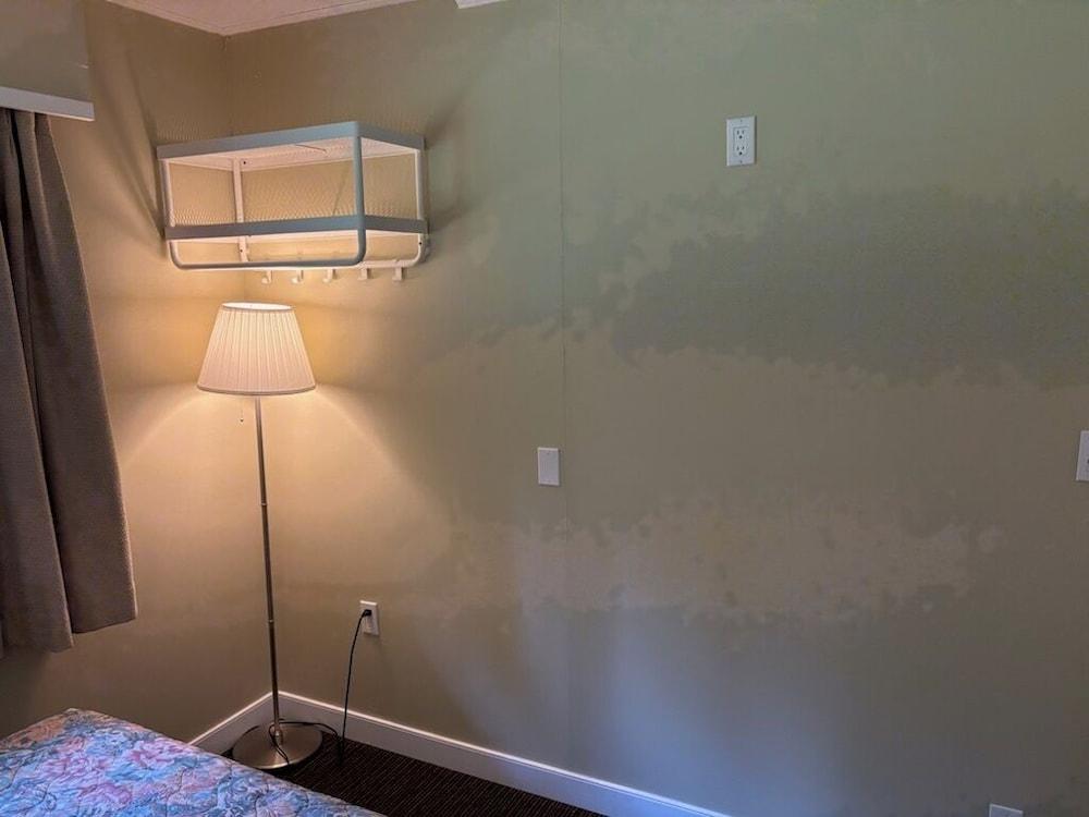 Pioneer Inn by the River