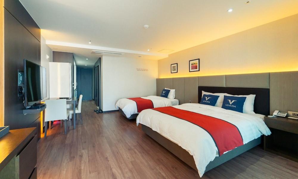 Yeosu Venezia Hotel & Suite