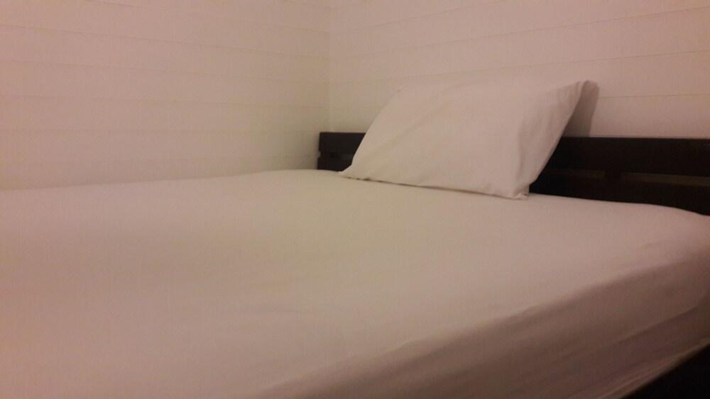 Happy Traveller Home