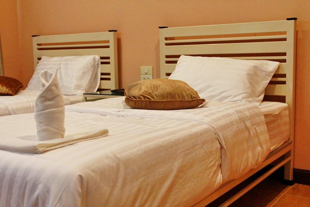 Pirom Lake And Resort