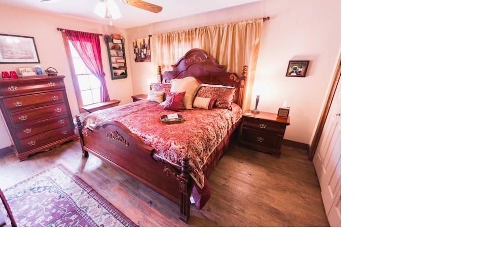 Equinox Inn at Canyon Lake