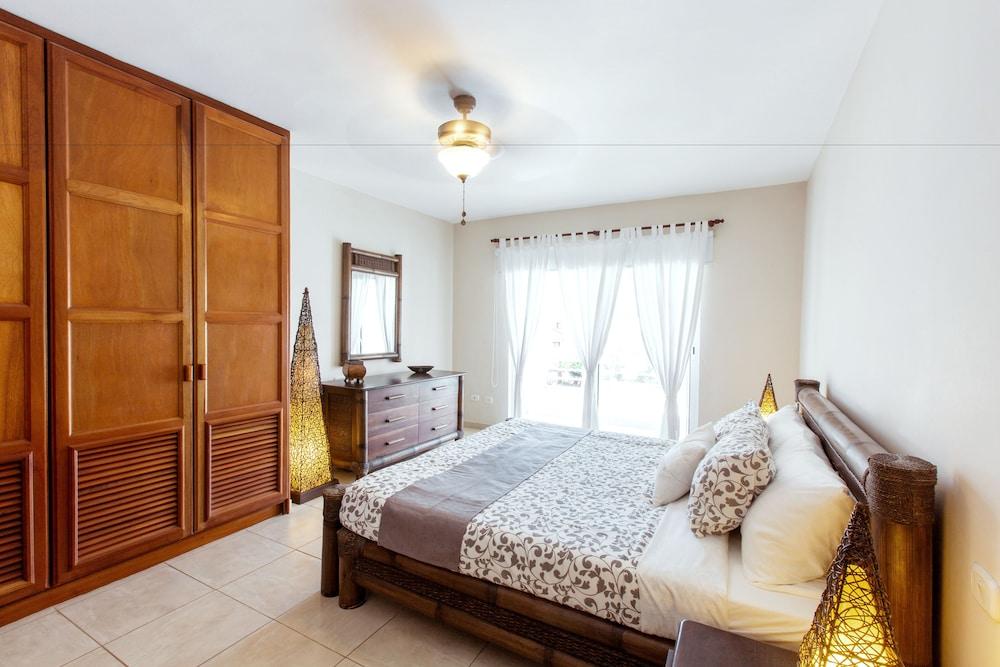 Las Terrazas VIP Pool Beach Club & Spa