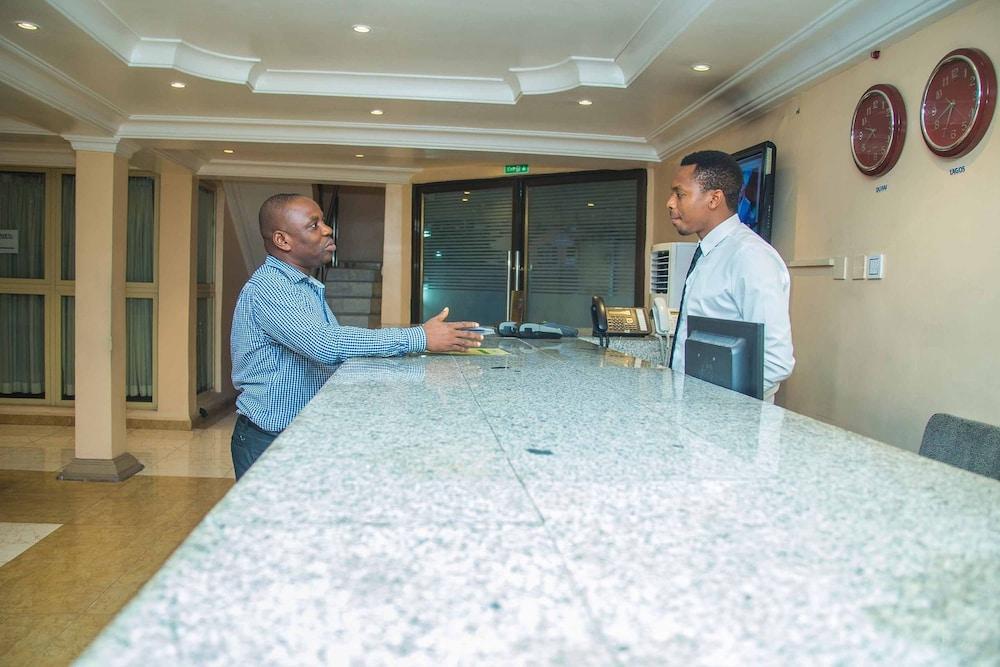 Royal Crest Hotel & Suites