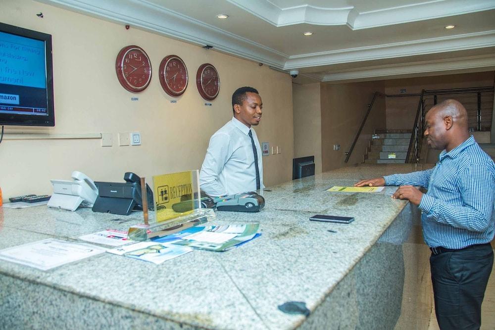 Royal Crest Hotel & Suites