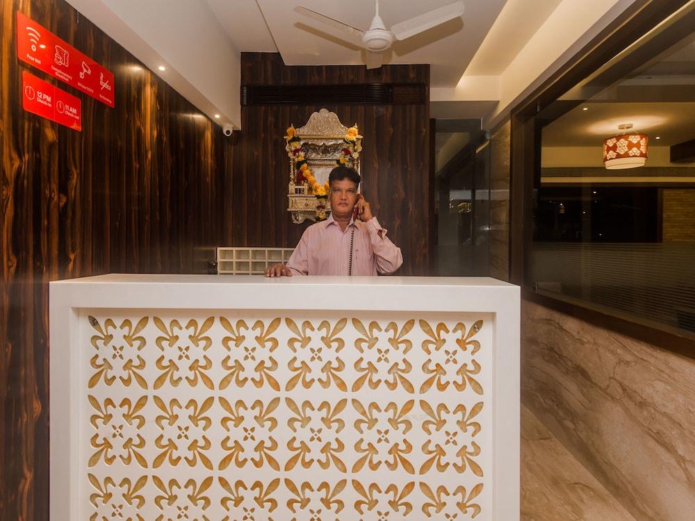 OYO 16718 Hotel Aditya Residency