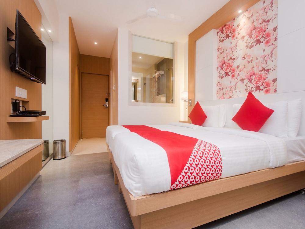 OYO 16718 Hotel Aditya Residency