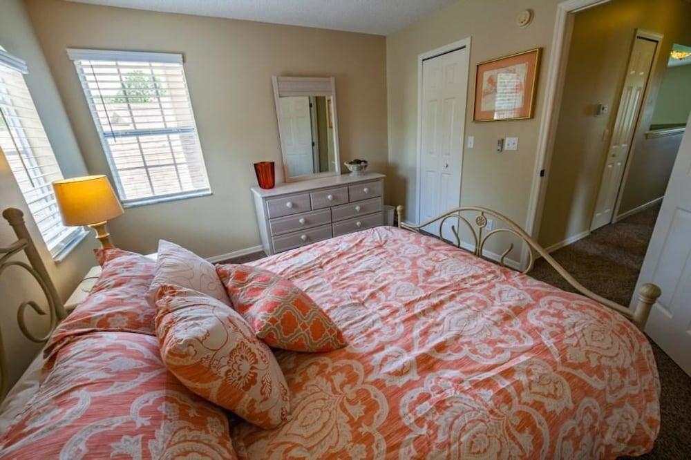 Mallory Pad Apartment 4 Bedroom