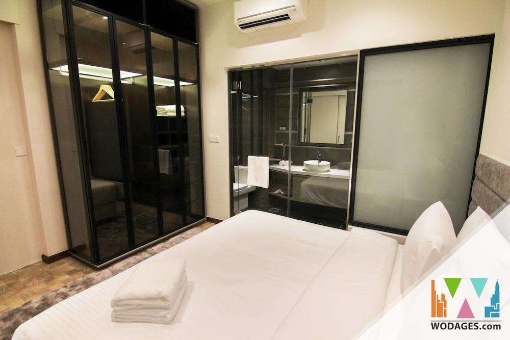 Expressionz KLCC by Wodages