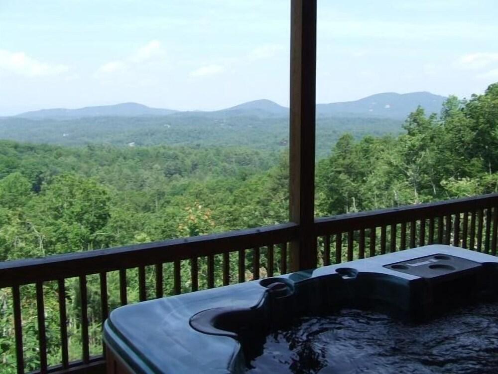 BEAR RIDGE Apartment 4 NEVAEH CABIN RENTALS