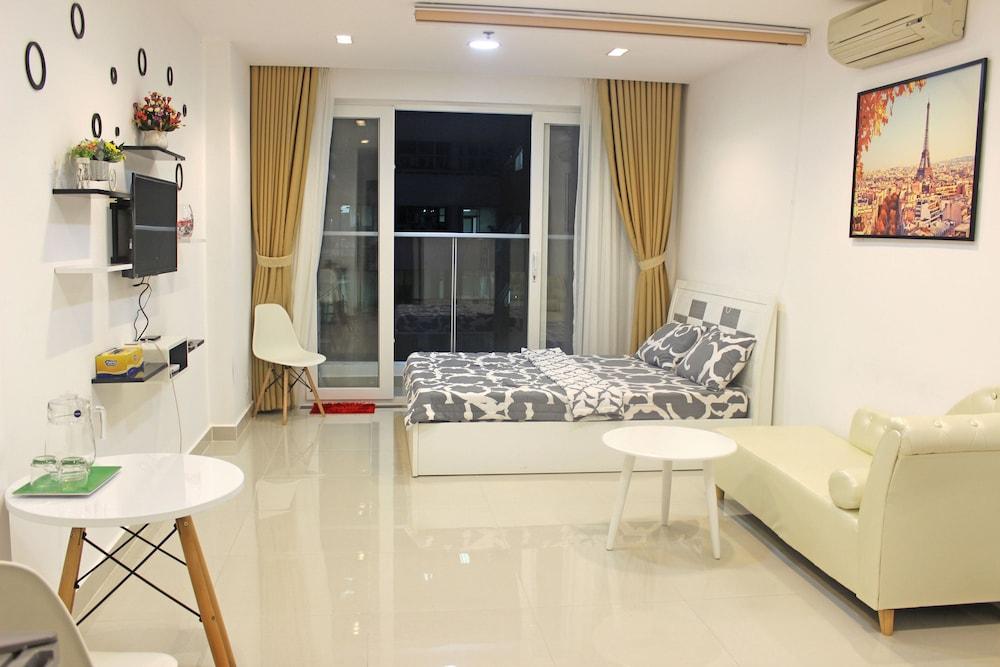 Le Hieu Apartment at Sky Center