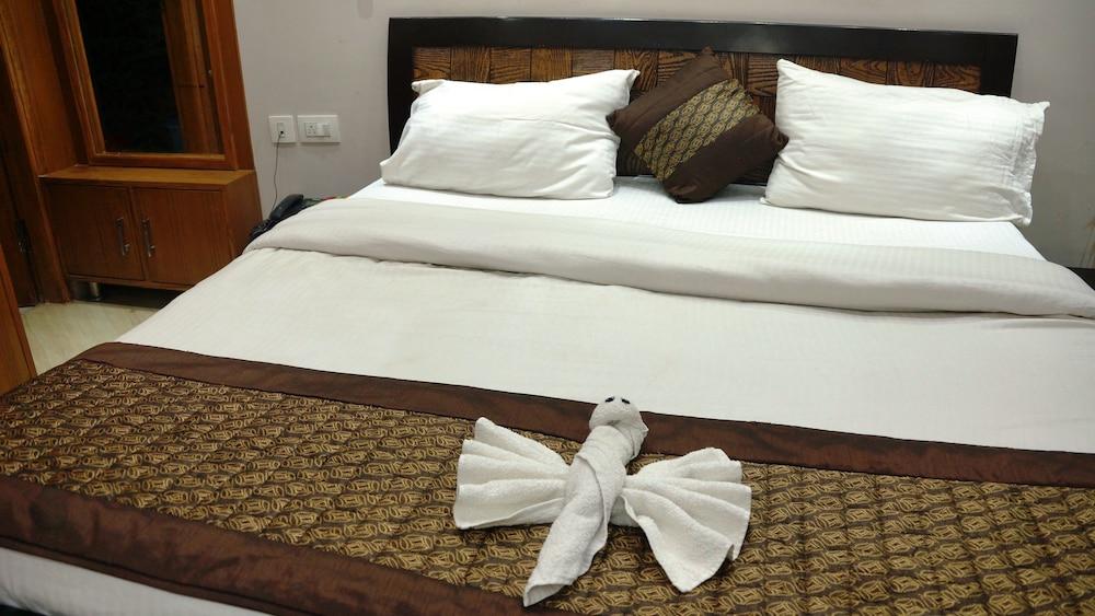 Maxfort Hospital Apartment