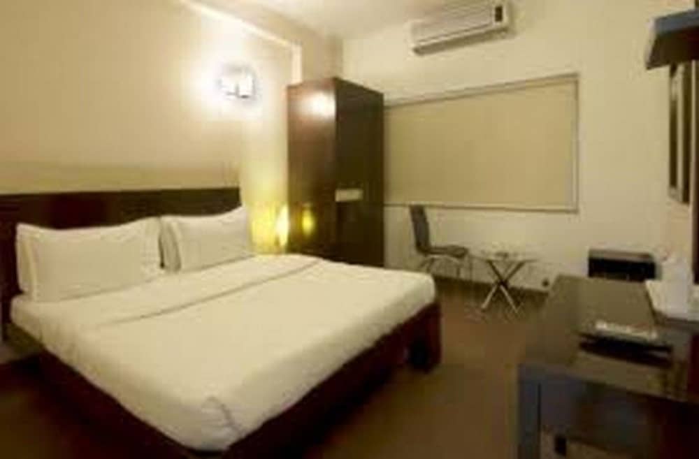 Maxfort Huda City Centre