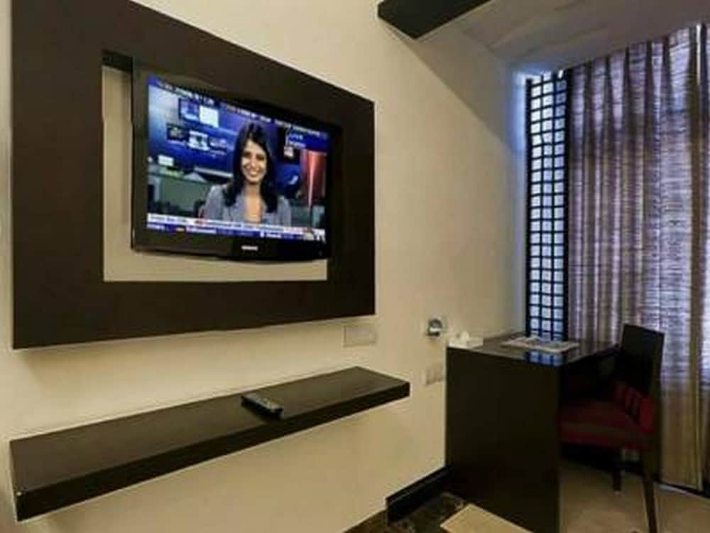 Maxfort Sikandarpur Metro