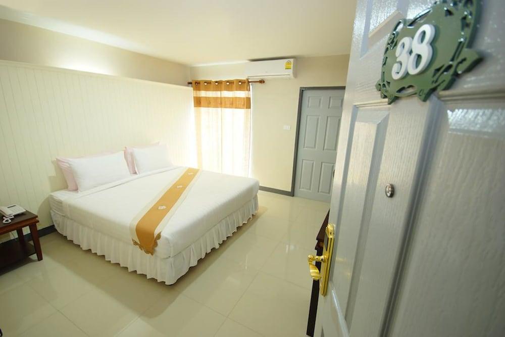 The Corner Hotel - Adults Only