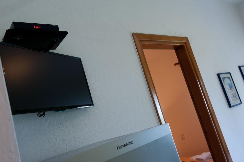 Kamares House Apartments & Studios