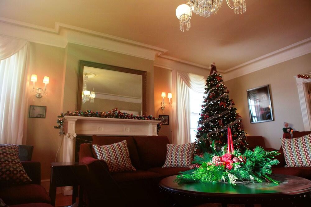 1 West Inn Waterfront