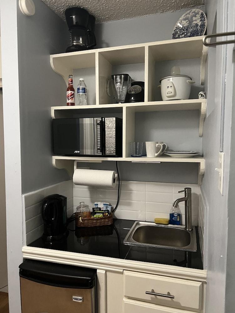 Studio Chateau - Manor Park, Kingston 8