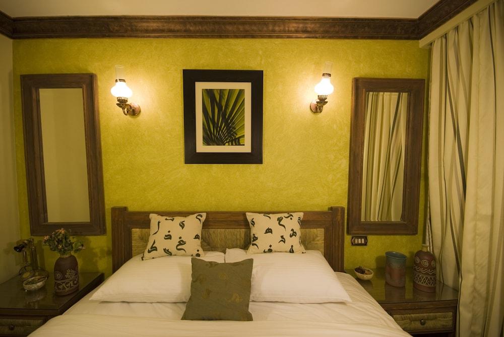 Dahabeya Queen Farida