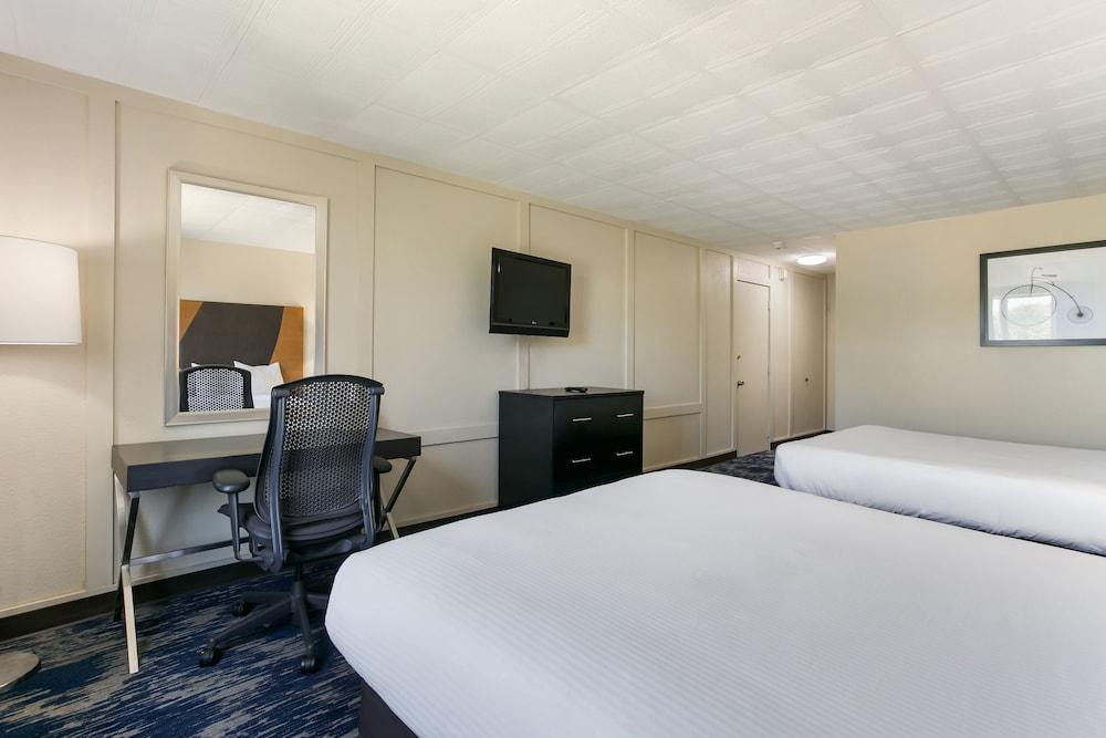 Eisenhower Hotel & Conference Center