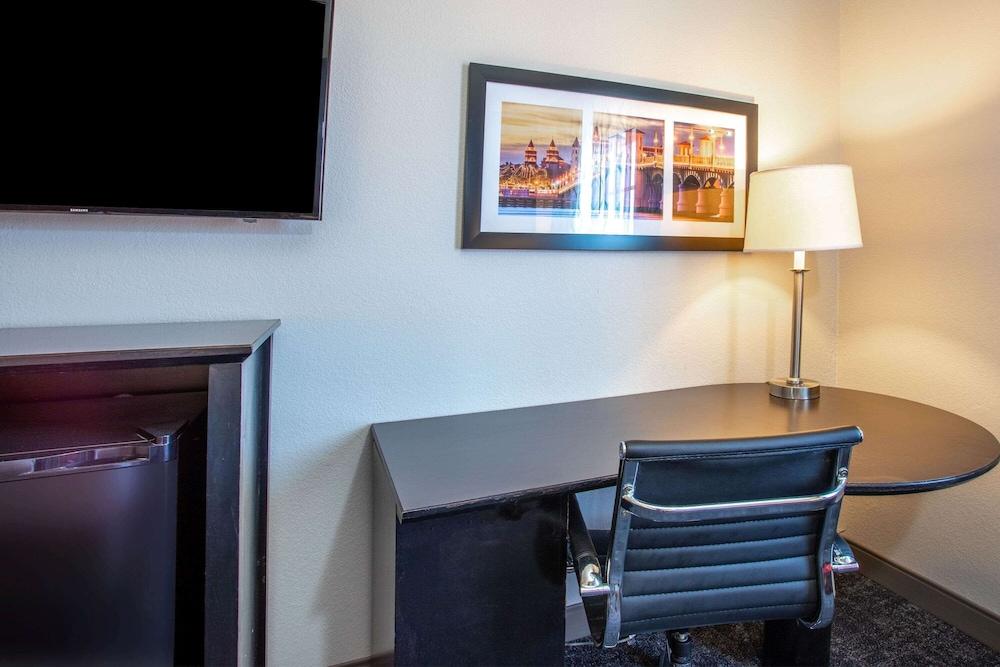 La Quinta Inn & Suites by Wyndham St. Augustine