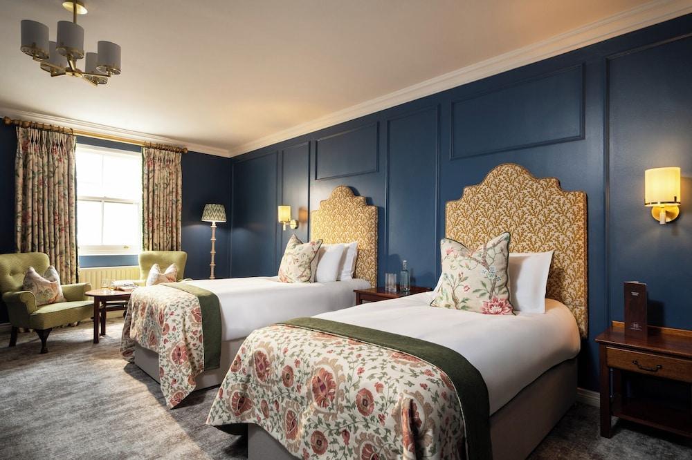 The Harbourview Hotel