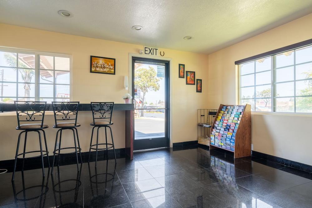 Solaire Inn & Suites