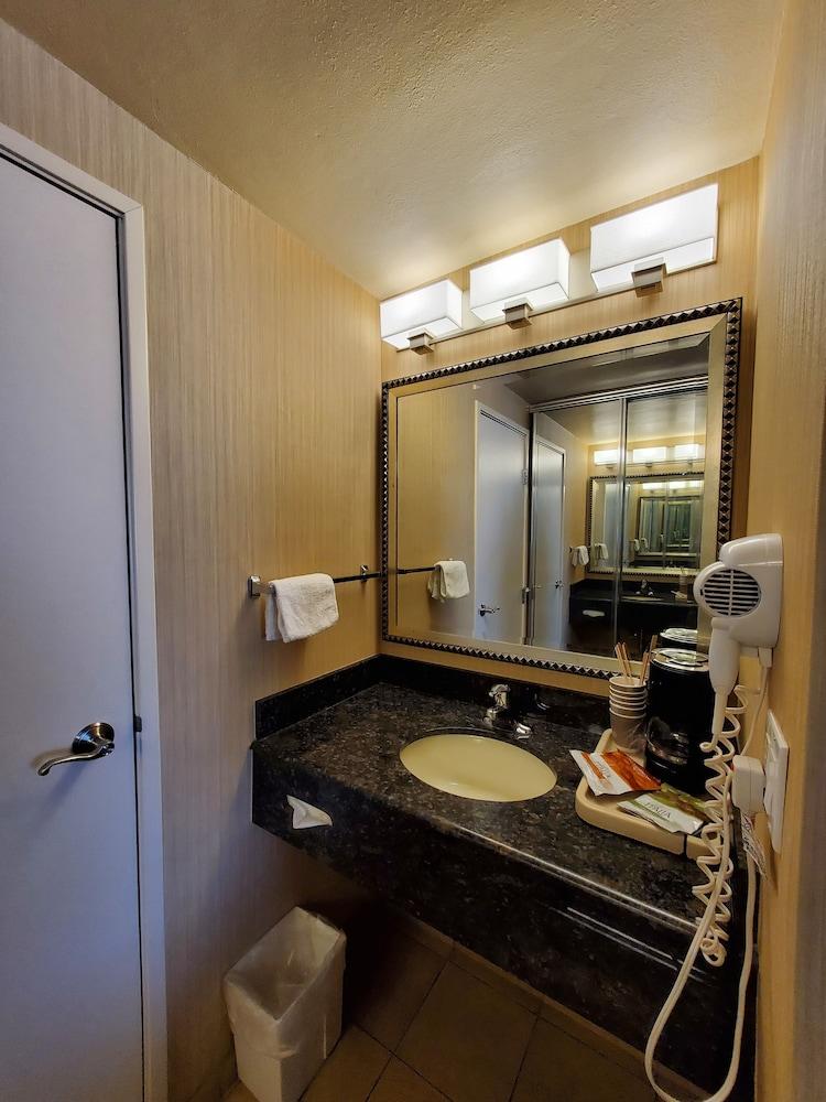 Royal Pacific Motor Inn