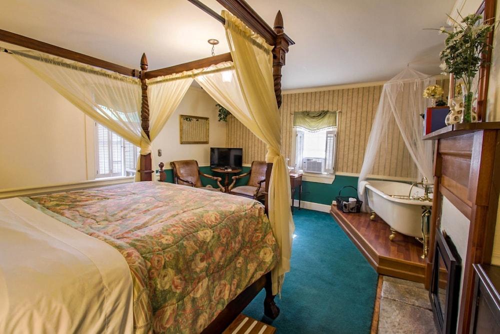 Buffalo Tavern Bed & Breakfast