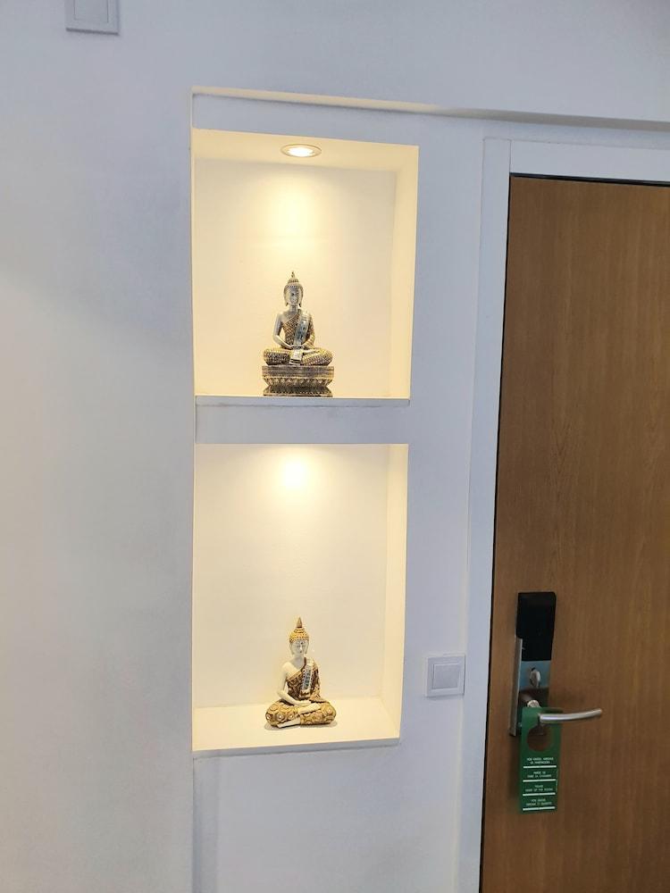 Hotel Zen Airport with Free shuttle