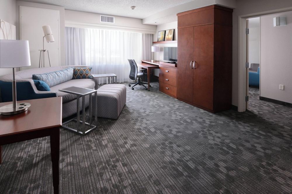 Courtyard by Marriott Houston Pearland