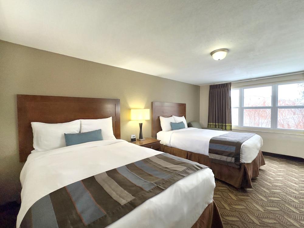 Super 8 by Wyndham Greensburg