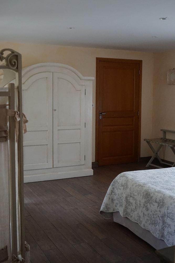 Manoir Des Douets Fleuris