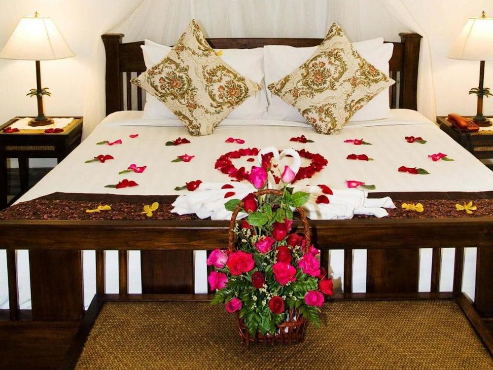 White House Beach Resort