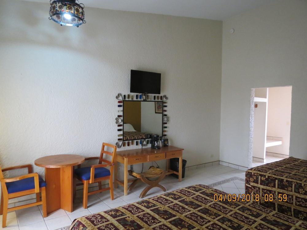 Hotel Mision Santa Maria