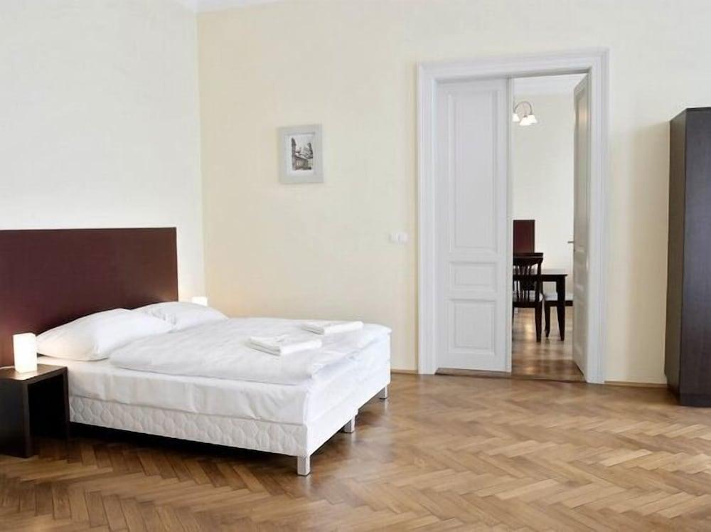 RiverView Palace Apartments