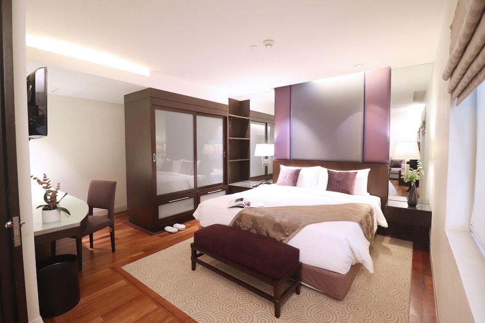 The Quarter Saladaeng by UHG