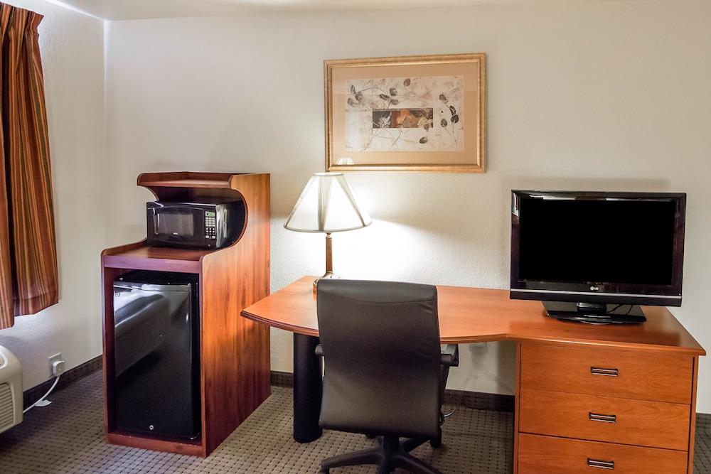 Quality Inn Parsons North