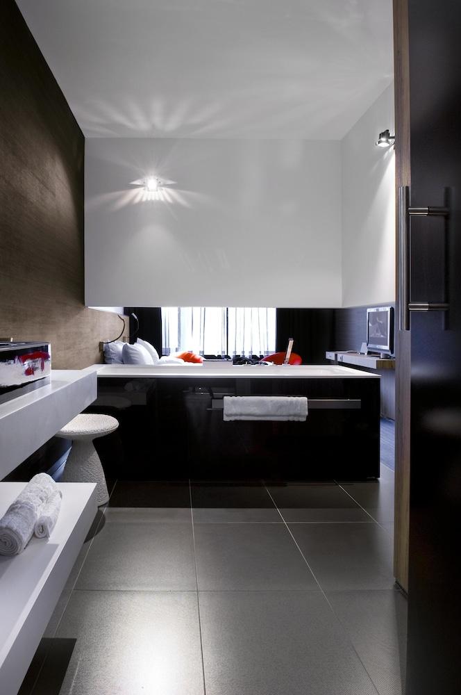 Carbon Hotel - Different Hotels