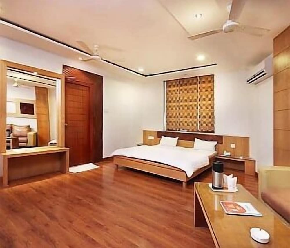 Mandakini Plaza, Kanpur