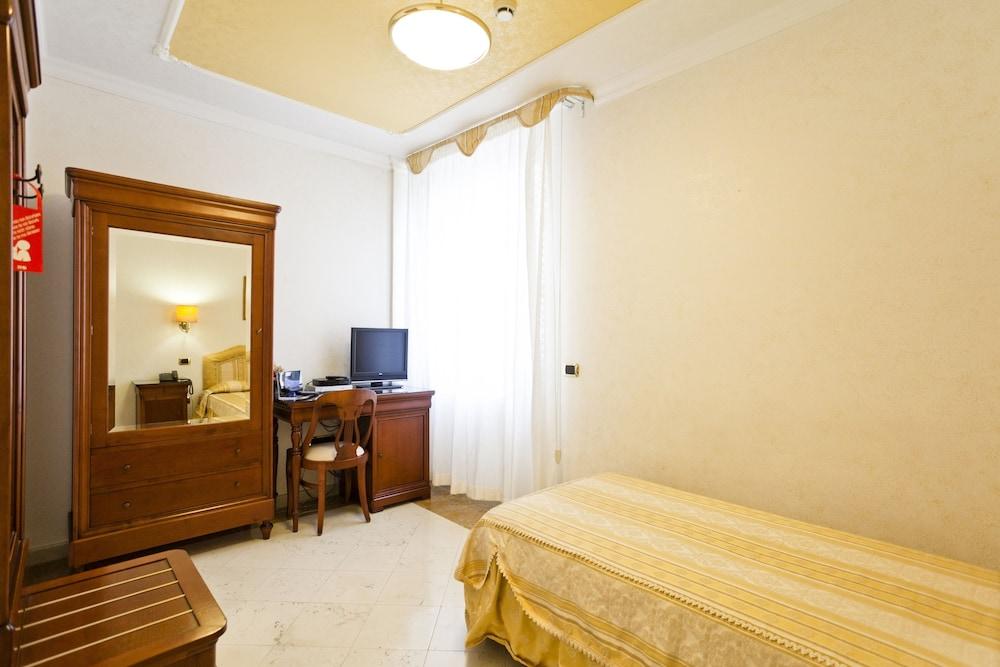 Mariano IV Palace Hotel