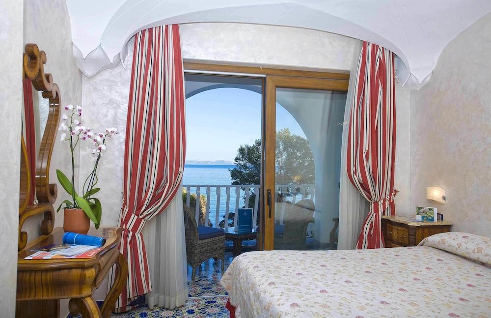 Strand Hotel Terme Delfini