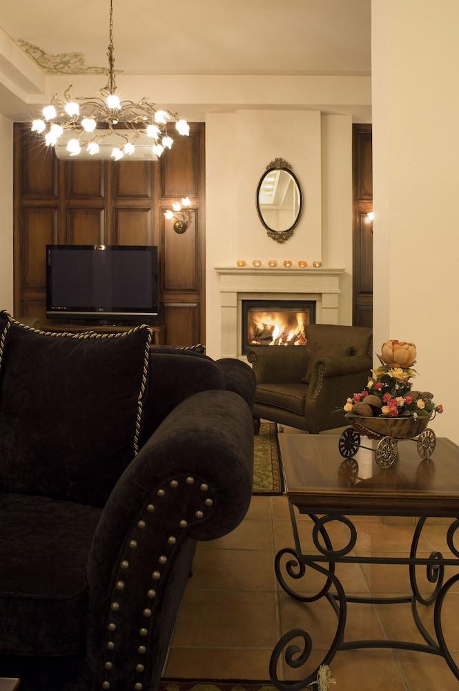 Dellas Boutique Hotel