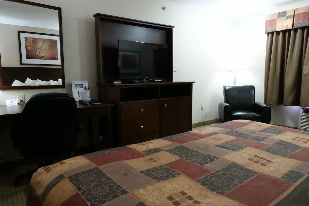 Ramada by Wyndham Weyburn