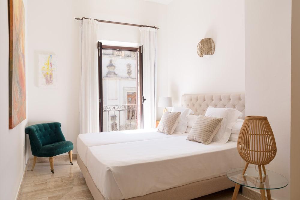 Puerta Catedral Apartments