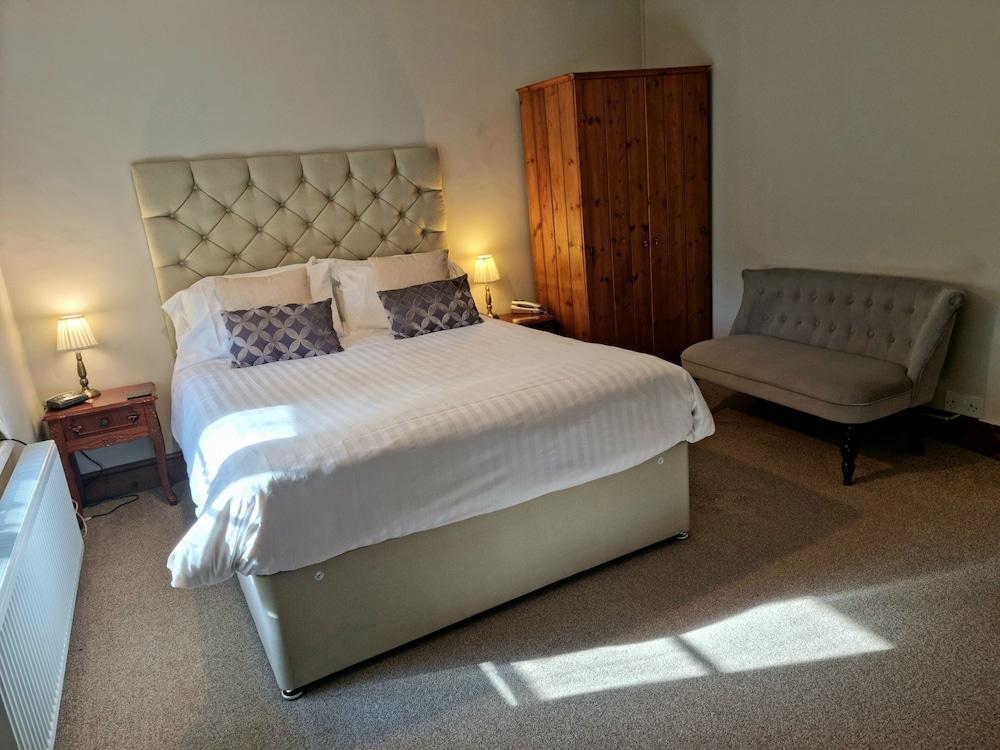 Collaven Manor Hotel